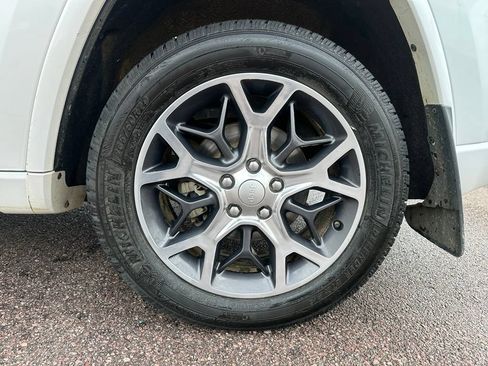 Used 2019 Jeep Grand Cherokee Overland AWD/4WD image 41