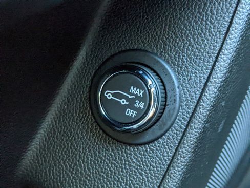 Used 2023 Chevrolet Traverse LT image 20