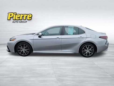 Used 2022 Toyota Camry SE FWD image 2
