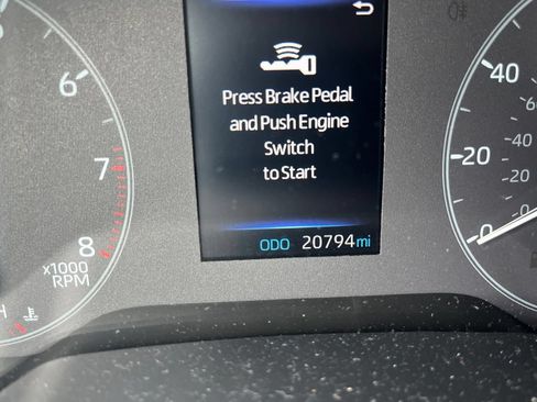 Used 2025 Toyota Corolla Cross LE FWD image 5