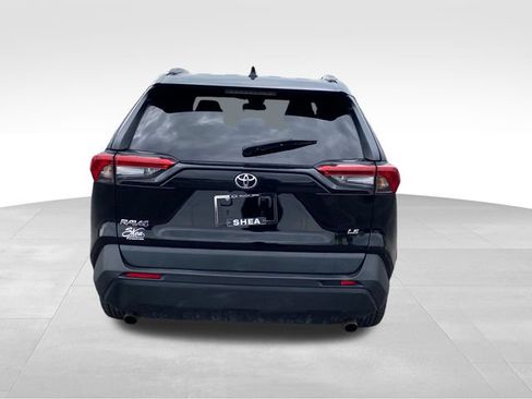 Used 2021 Toyota RAV4 LE FWD image 4