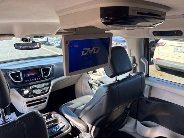 Used 2017 Chrysler Pacifica Touring-L FWD image 21