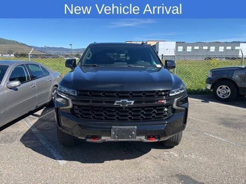 Used 2023 Chevrolet Tahoe Z71 w/ Luxury Package image 2