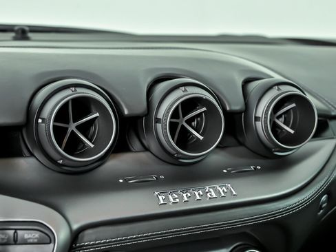 Used 2014 Ferrari F12 Berlinetta RWD image 34