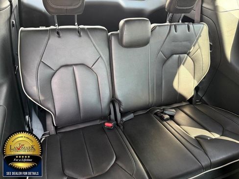 Used 2025 Chrysler Pacifica Limited FWD image 19