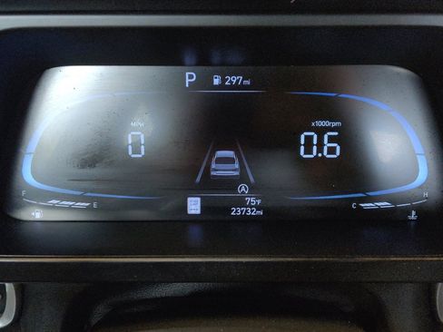 Used 2025 Hyundai Elantra SE image 23