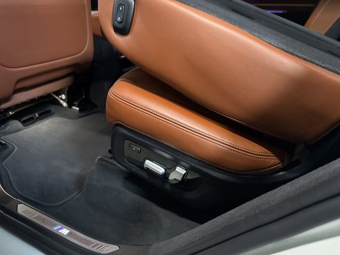 Used 2023 BMW X7 xDrive40i w/ M Sport Package image 22