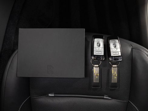 Used 2019 Rolls-Royce Dawn RWD image 70