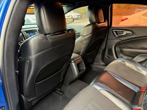 Used 2015 Chrysler 200 S FWD image 17