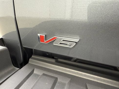 Used 2022 GMC Canyon Elevation Standard image 9