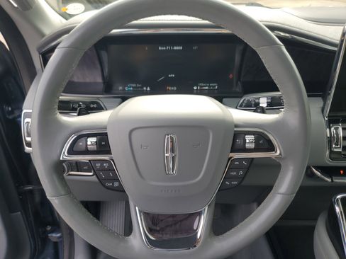 Certified 2020 Lincoln Navigator Reserve w/ Luxury Package image 14