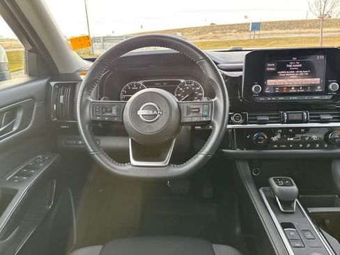 Used 2024 Nissan Pathfinder SV w/ SV Premium Package image 13