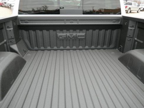 New 2026 GMC Sierra 1500 SLT image 6