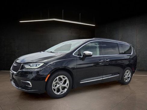 Used 2023 Chrysler Pacifica Limited FWD image 3