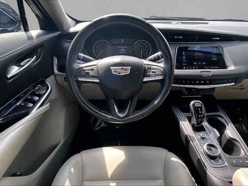 Used 2023 Cadillac XT4 Luxury FWD image 7