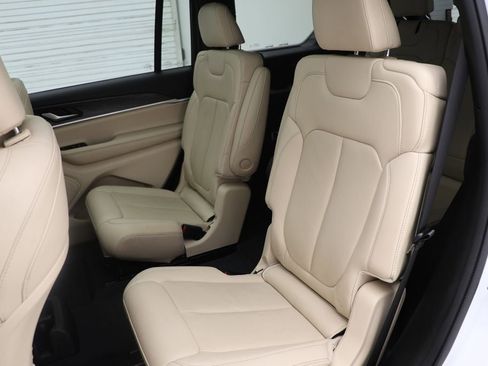 Used 2023 Jeep Grand Cherokee L Limited AWD/4WD image 11