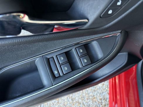 Used 2018 Chevrolet Cruze LT w/ Convenience Package image 22