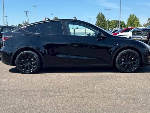 Used 2022 Tesla Model Y Long Range AWD/4WD image 3