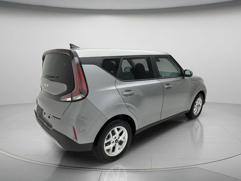Used 2025 Kia Soul LX w/ LX Technology Package FWD image 5