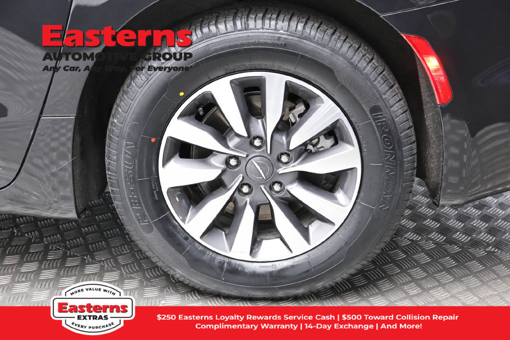 Used 2023 Chrysler Pacifica Limited FWD image 9