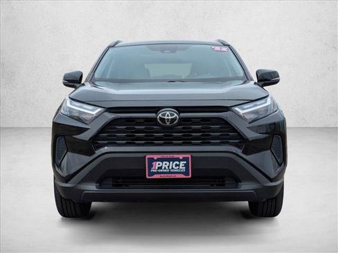 Used 2022 Toyota RAV4 XLE AWD/4WD image 2