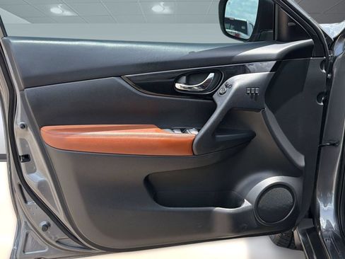 Used 2019 Nissan Rogue SL w/ Premium Package FWD image 15