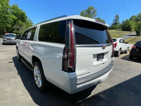 Used 2020 Cadillac Escalade ESV Luxury AWD/4WD image 6