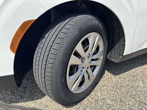 Used 2021 Kia Soul LX FWD image 3