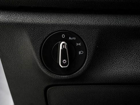 Used 2024 Volkswagen Jetta SE image 32