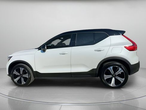 Used 2023 Volvo XC40 Recharge Plus image 16