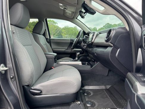 Used 2020 Toyota Tacoma SR5 AWD/4WD image 18