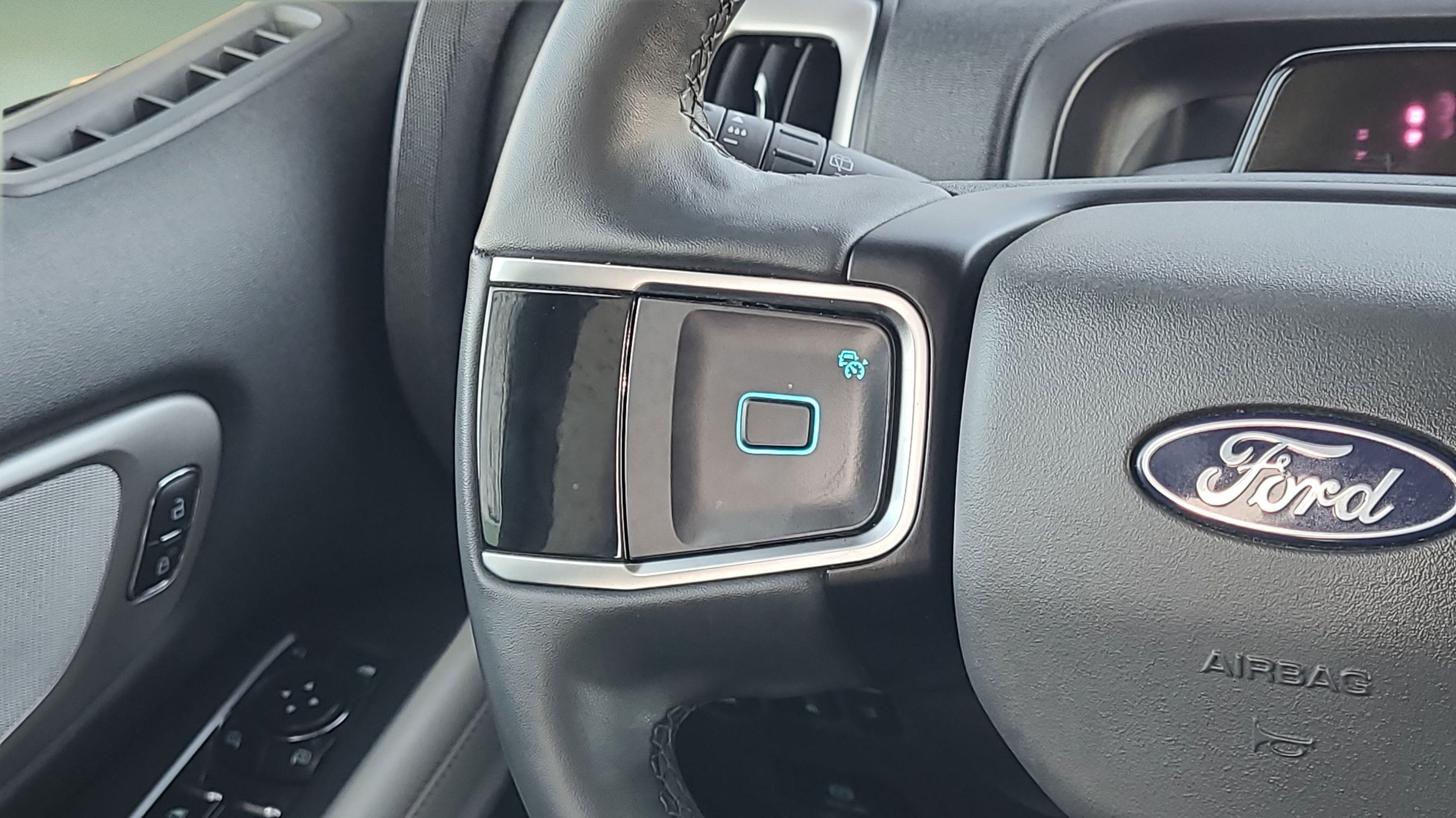 Used 2025 Ford Expedition Active AWD/4WD image 14