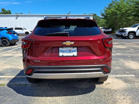 Used 2024 Chevrolet Trax LT w/ Driver Confidence Package FWD image 5