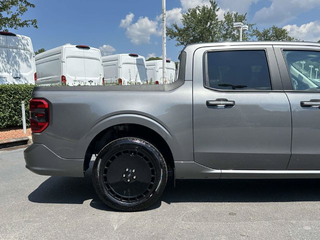 Used 2025 Ford Maverick Lobo AWD/4WD image 17