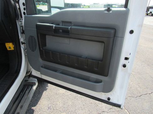 Used 2016 Ford F550 2WD Regular Cab Super Duty image 12