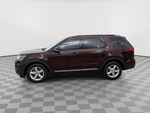 Used 2019 Ford Explorer XLT w/ Equipment Group 202A image 4