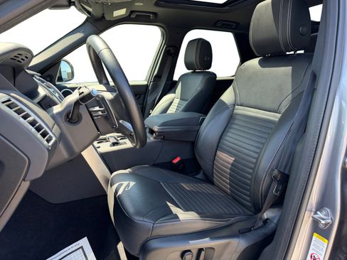 Used 2023 Land Rover Discovery S AWD/4WD image 10