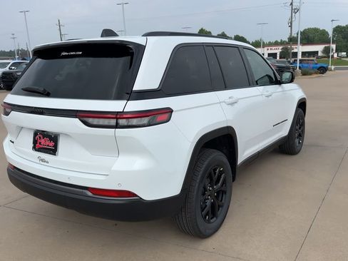 New 2026 Jeep Grand Cherokee Altitude AWD/4WD image 8