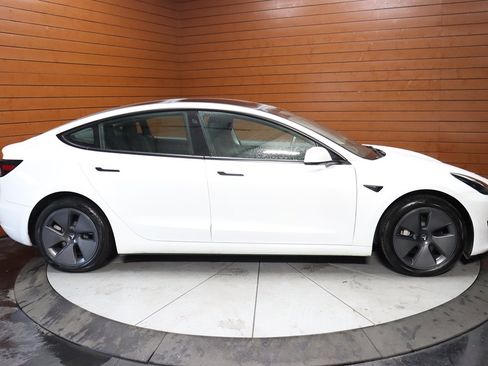 Used 2023 Tesla Model 3 Standard Range image 12