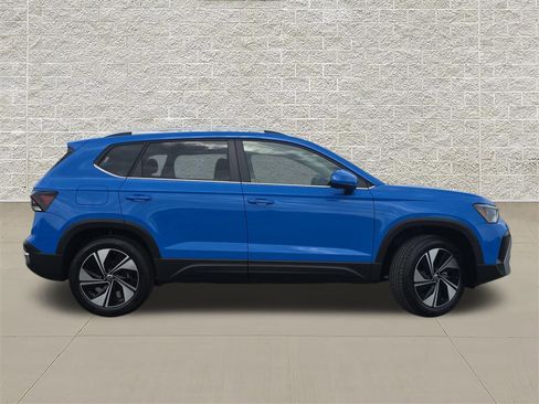 New 2026 Volkswagen Taos SE AWD/4WD image 8