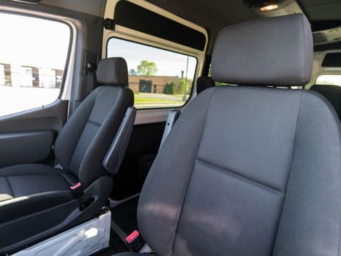 Used 2024 Mercedes-Benz Sprinter 2500 image 6