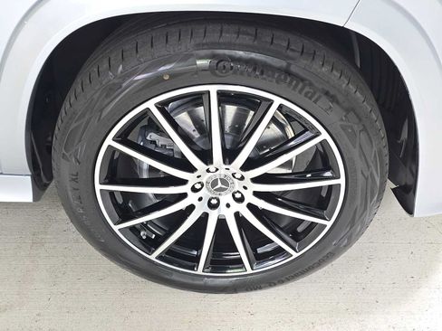 Used 2026 Mercedes-Benz GLS 450 4MATIC image 9