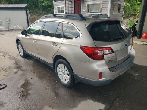Used 2017 Subaru Outback 2.5i Premium AWD/4WD image 4