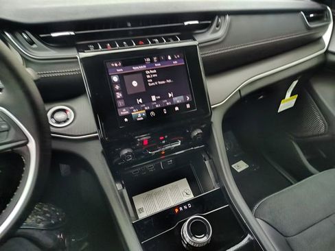 New 2025 Jeep Grand Cherokee L Laredo AWD/4WD image 19