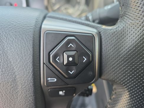 Used 2019 Toyota Tacoma SR5 RWD image 17