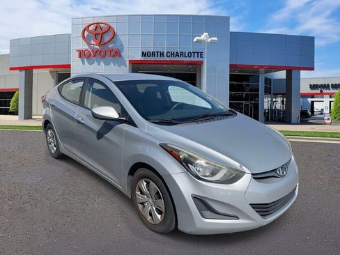 Used 2016 Hyundai Elantra SE FWD image 2