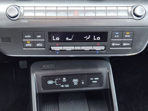 Used 2024 Hyundai Kona Limited FWD image 18