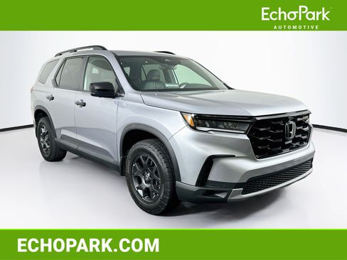 Used 2025 Honda Pilot TrailSport image 1
