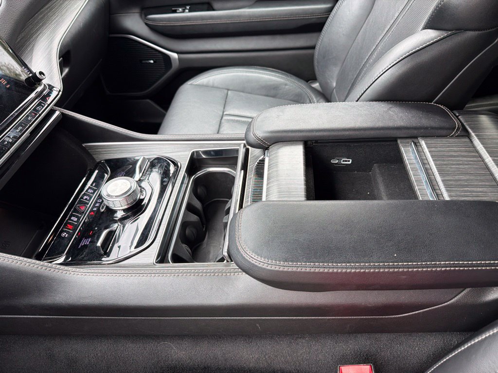 Used 2024 Jeep Wagoneer Series III AWD/4WD image 41