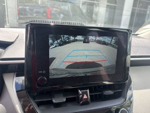 Used 2025 Toyota Corolla LE FWD image 5